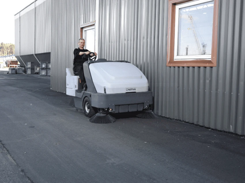 Nilfisk Aufsitz Kehrmaschine SR 1601 B 13300103 – Bild 6