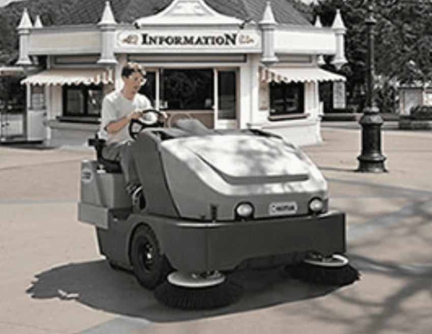 Nilfisk Aufsitz Kehrmaschine SW8000 LPG 56107512 – Bild 2