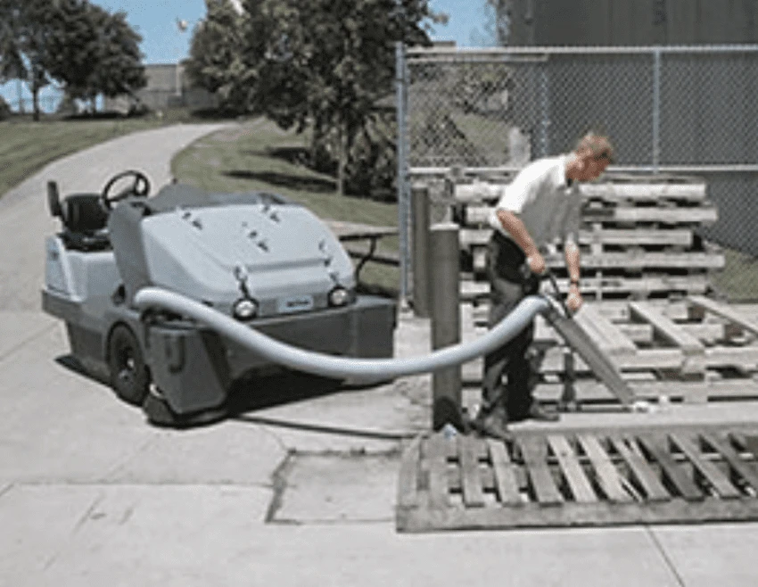 Nilfisk Aufsitz Kehrmaschine SW8000 LPG 56107512 – Bild 6