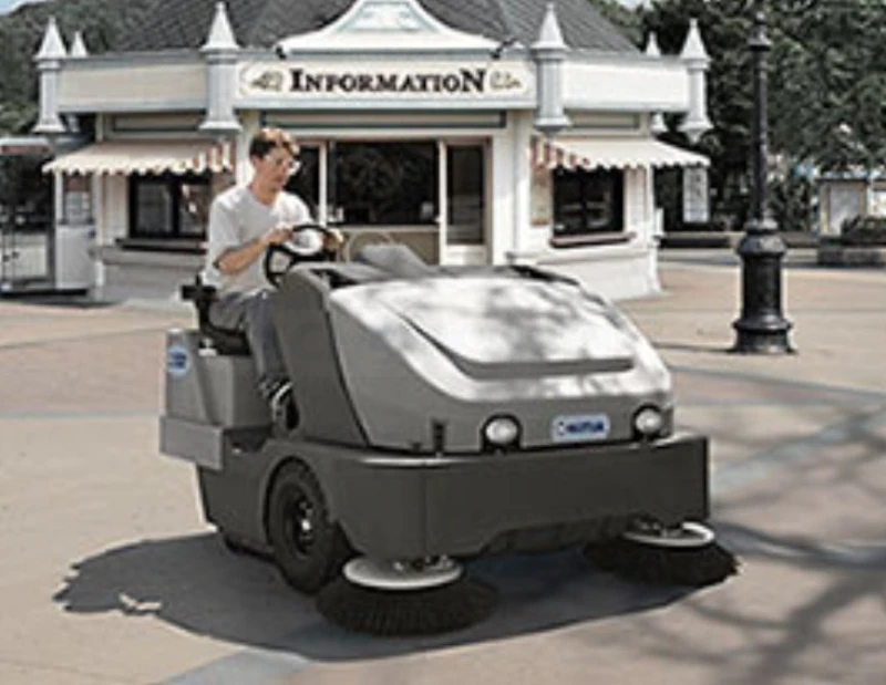 Nilfisk Kehrmaschine SW8000 LPG KAB/HEIZUNG/KLIMA 56383692 – Bild 2