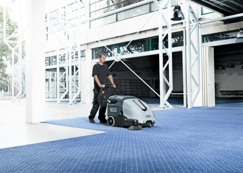 Nilfisk Nachläufer-Kehrmaschine SW900 P 9084111010 – Bild 6