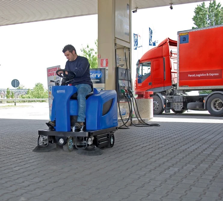 Nilfisk Aufsitz Kehrmaschine FLOORTEC R 670 B OBC 9084315010 – Bild 4