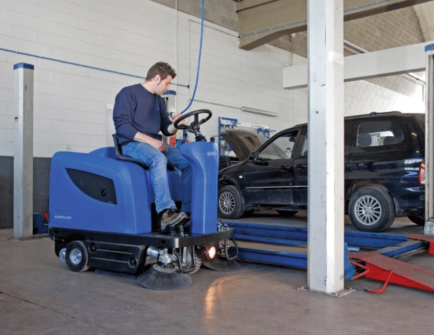 Nilfisk Aufsitz Kehrmaschine FLOORTEC R 670 B OBC 9084315010 – Bild 5