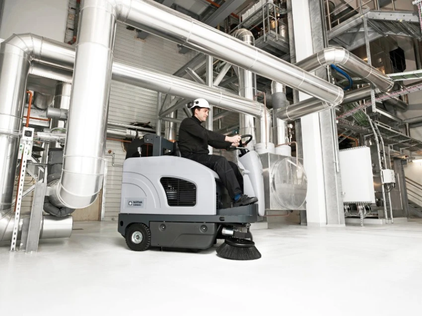 Nilfisk Aufsitz Kehrmaschine SW4000 B 9084400010 – Bild 3