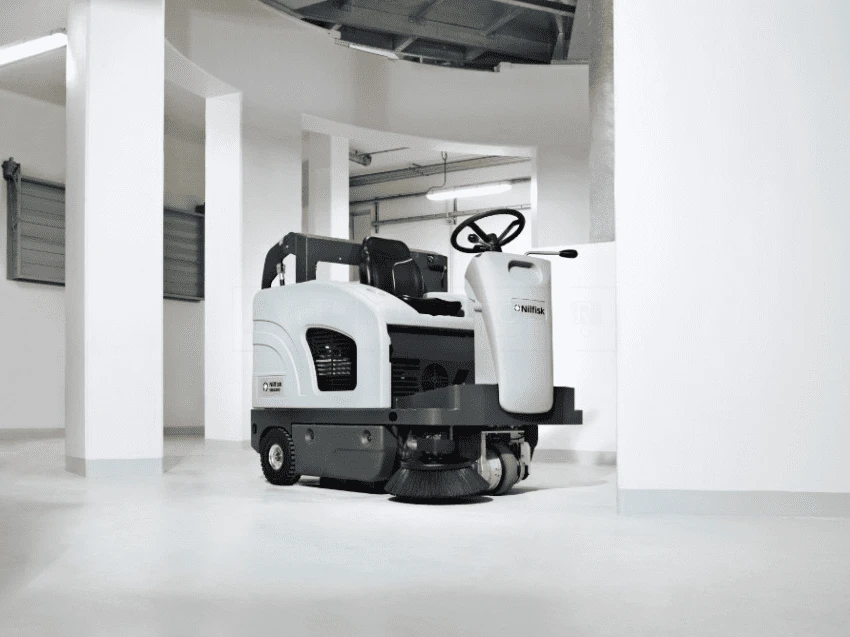 Nilfisk Aufsitz Kehrmaschine SW4000 P 9084401010 – Bild 2