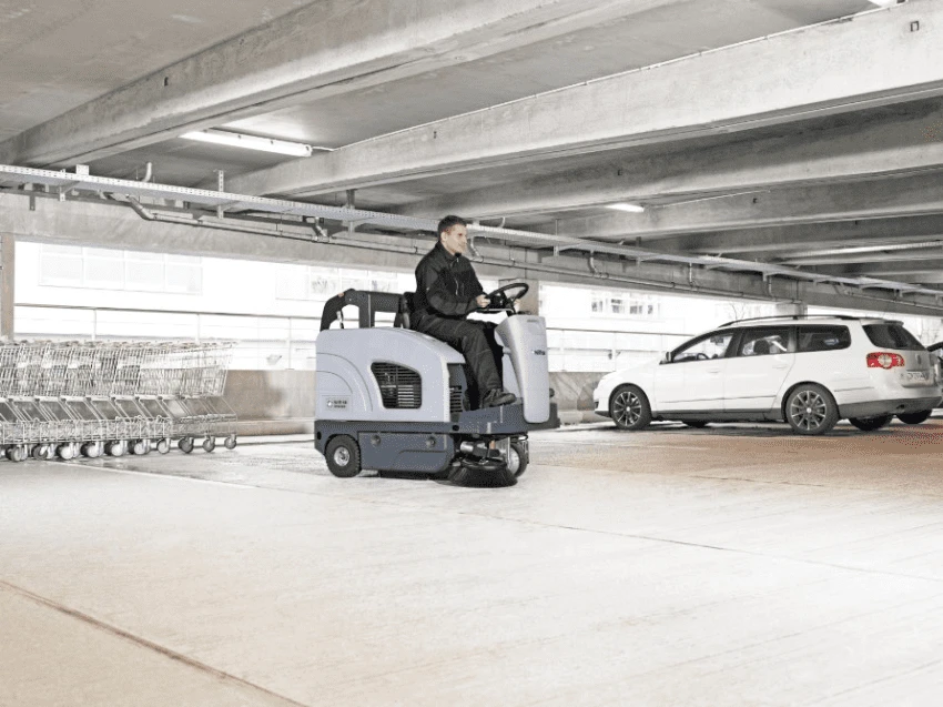 Nilfisk Aufsitz Kehrmaschine SW4000 P 9084401010 – Bild 5