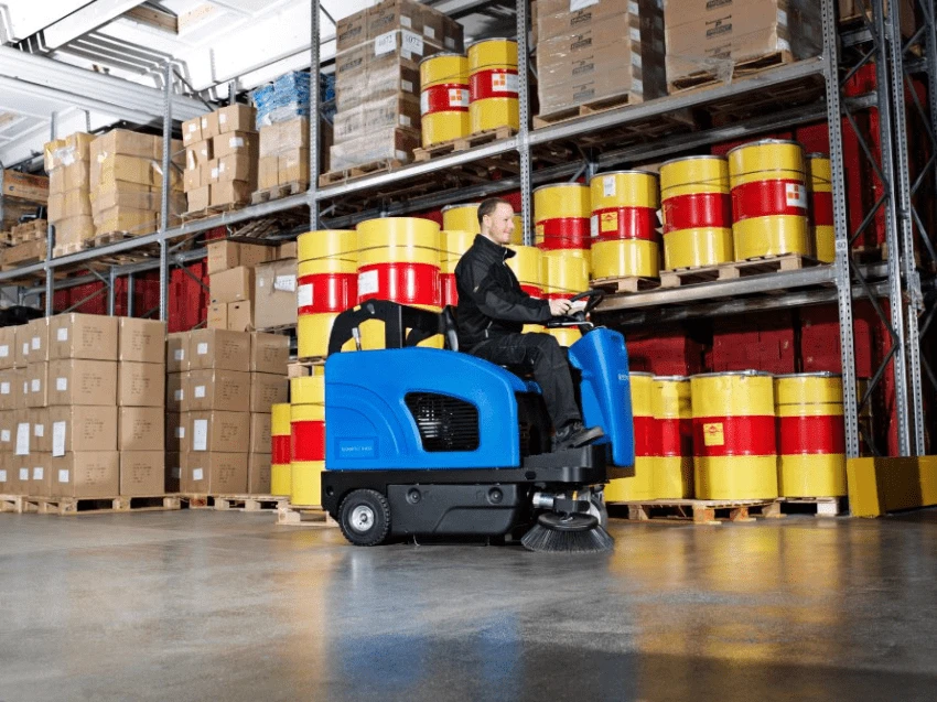 Nilfisk Aufsitz Kehrmaschine FLOORTEC R 870 P 9084405010 – Bild 3