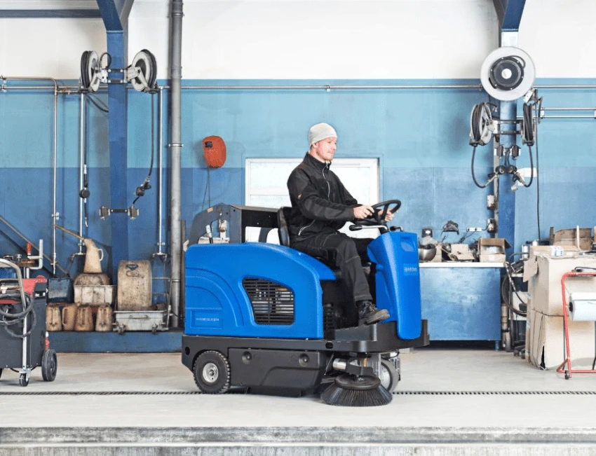 Nilfisk Aufsitz Kehrmaschine FLOORTEC R 870 P 9084405010 – Bild 4