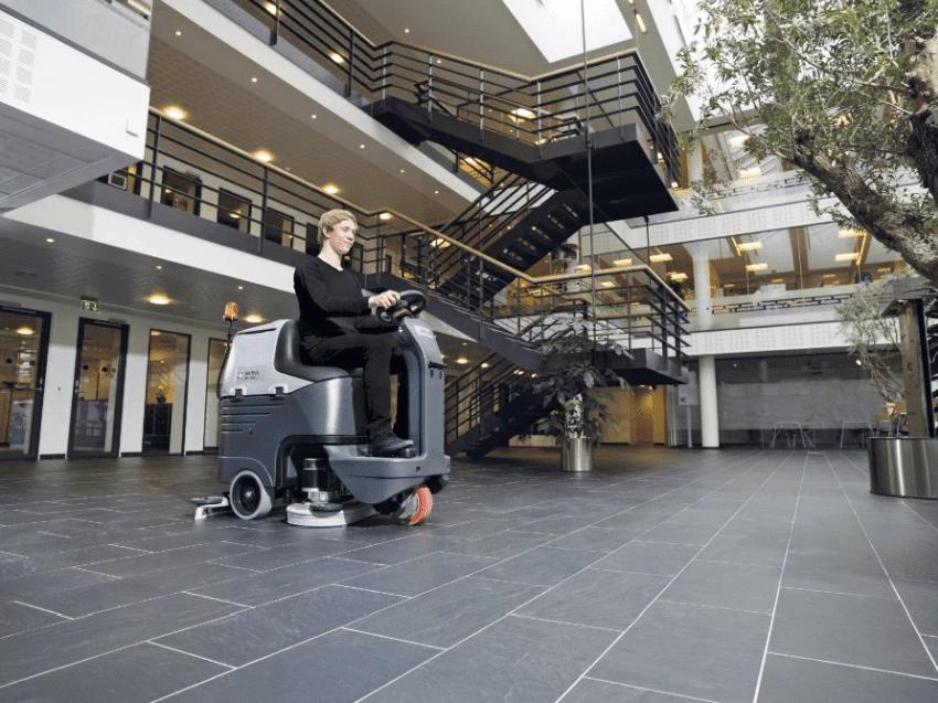 Nilfisk Scheuersaugmaschine BR 652 Inkl. Ladegerät 9087261020 – Bild 2