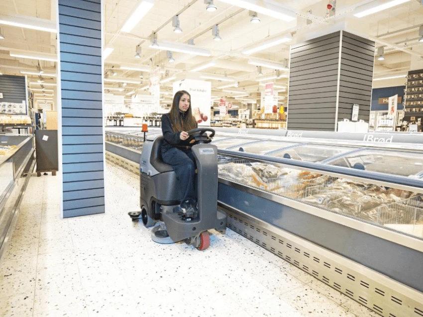 Nilfisk Scheuersaugmaschine BR 652 Inkl. Ladegerät 9087261020 – Bild 3