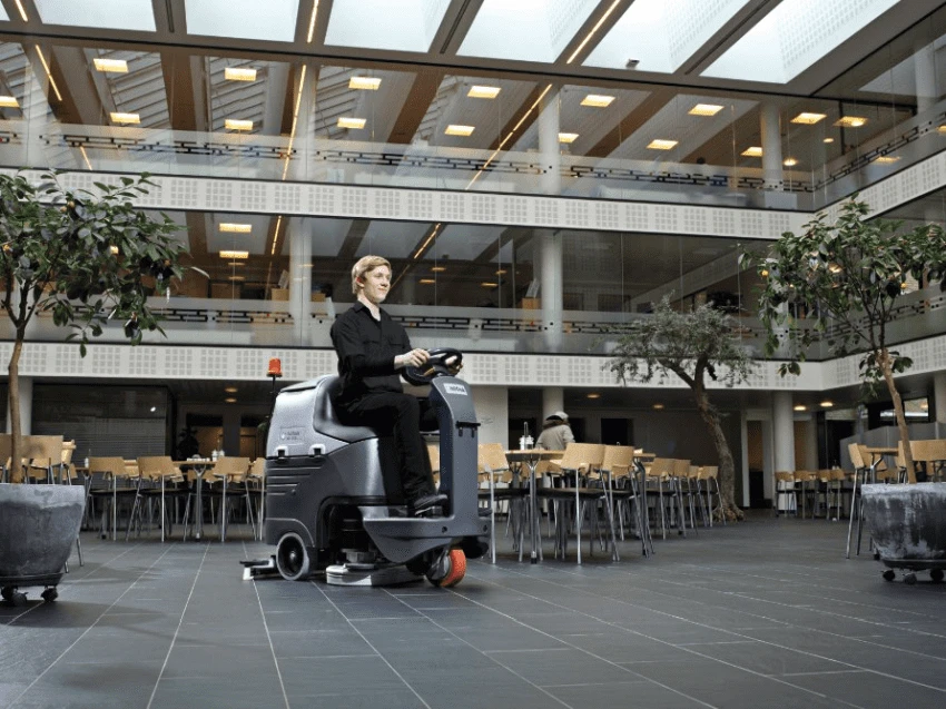 Nilfisk Scheuersaugmaschine BR 652 Inkl. Ladegerät 9087261020 – Bild 4