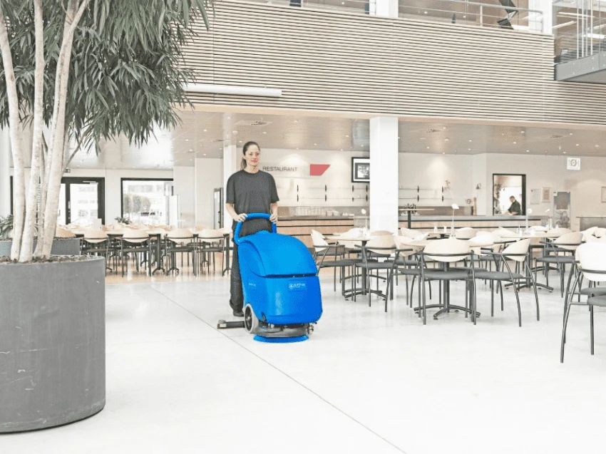 Nilfisk Nachläufer-Scheuersaugmaschine SCRUBTEC 343.2 B 9087319020 – Bild 4