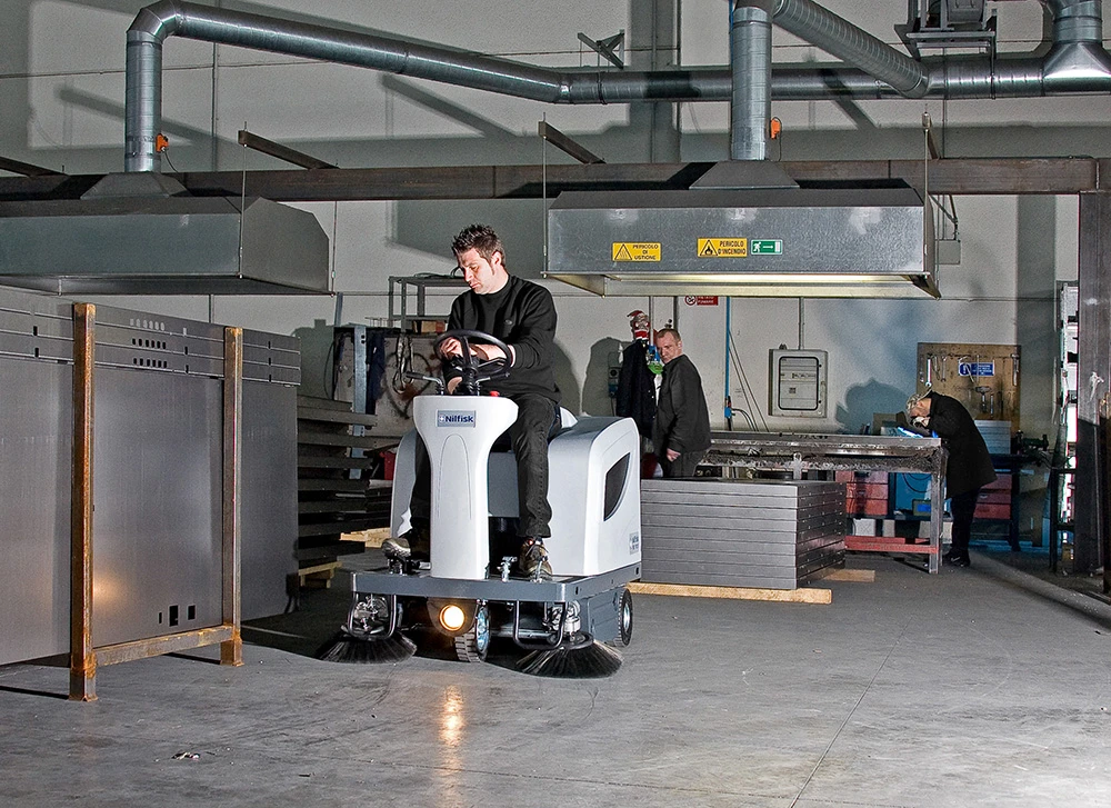 NILFISK SR 1101 B SR1101 Aufsitz Kehrmaschine Kehrsaugmaschine Elektrisch 9084310010 – Bild 5