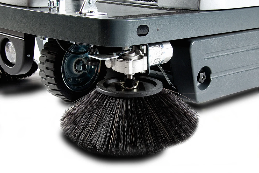 NILFISK SR 1101 B SR1101 Aufsitz Kehrmaschine + 4x Akku 1x Ladegerät 2x Kehrbesen 9084310010 – Bild 13